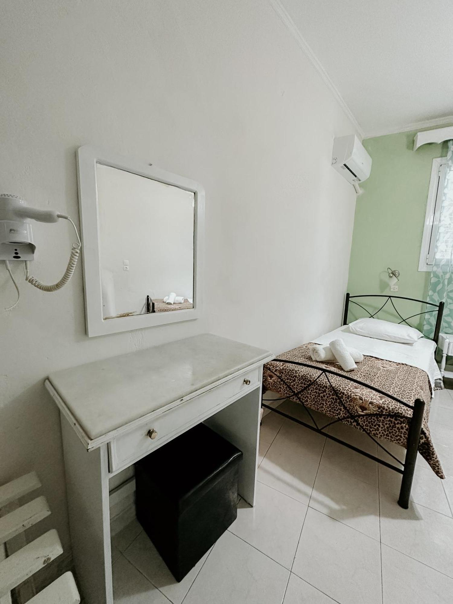 Hotel Thirasia Fira  Habitación foto